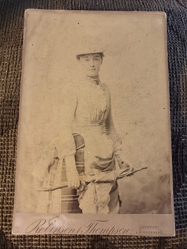 Victorian cabinet card photo - card,