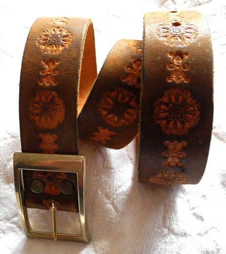 Vintage tooled leather belt - tooled,