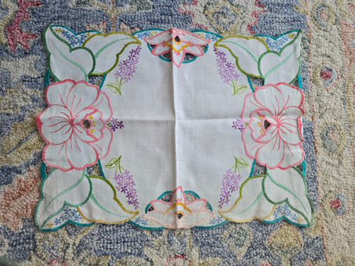 Vintage hand embroidered linen - hand,