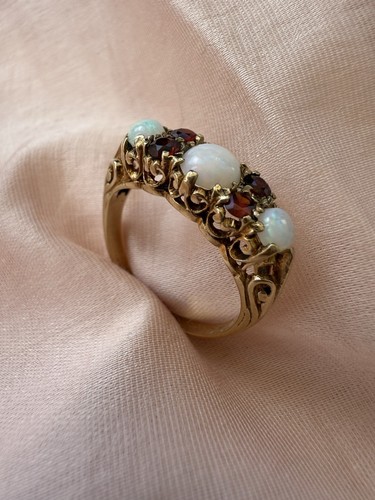 Ladies 9ct garnet - ladies, opal