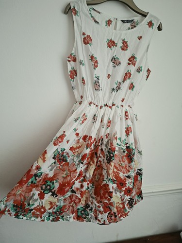 Select white red - red, floral