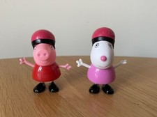 PEPPA PIG TV SERIES - PEPPA PIG & SUSIE SHEEP- CYCLING HELMET ACTION FIGURE