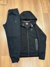 Black  Nike Tech Fleece Size