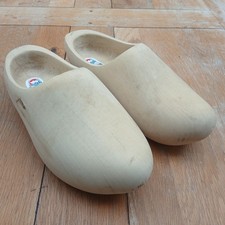 * NEED A CRACK GLUED * WOODEN