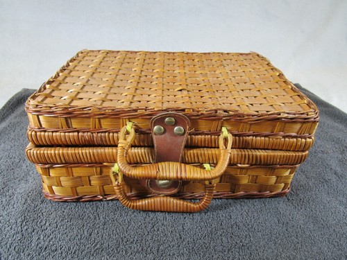 Lovely vintage empty wicker - lovely,