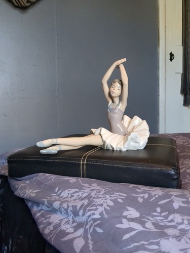 Nao lladro large figurine - by, figurine-