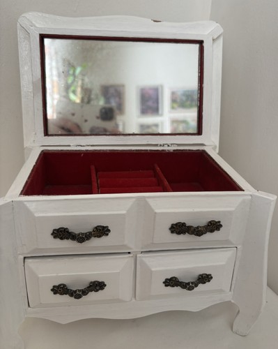 Wooden jewellery box musical - wooden,