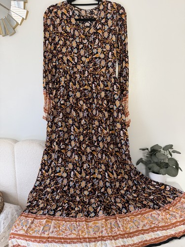 Long sleeve maxi linen dress - sleeve,