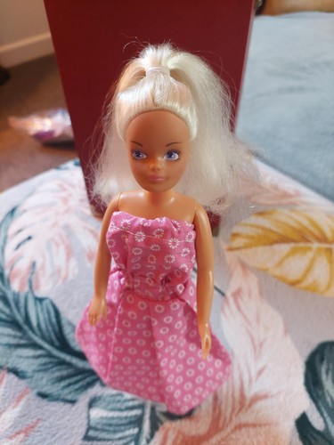 1988 sindy doll - 1988,