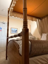 four poster bed