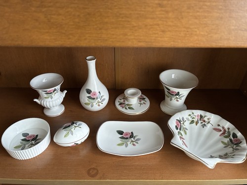 Wedgwood hathaway rose set - rose, of