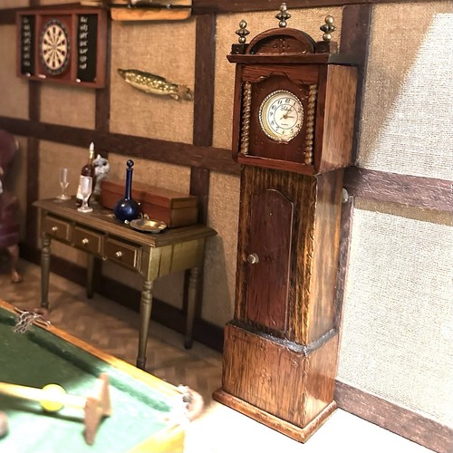 Dolls house scale - dolls,