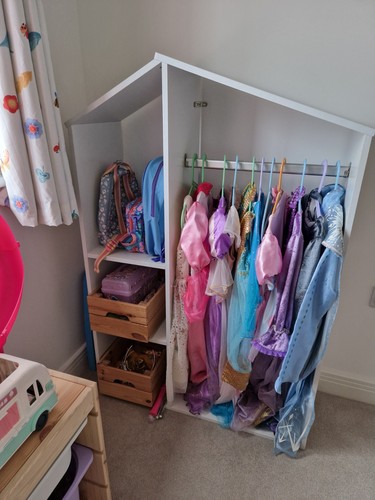 Girls dressing wardrobe - dressing, up