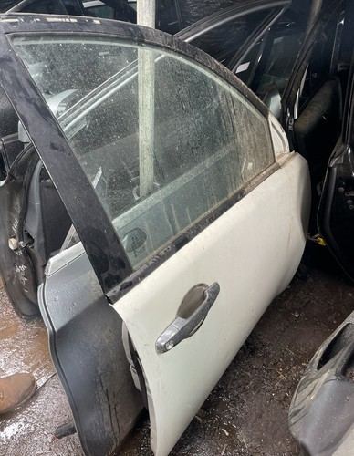 Mitsubishi l200 drivers side - mitsubishi,
