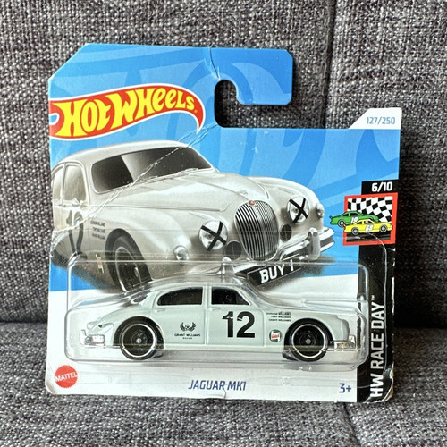 Hot wheels race day jaguar - hw,