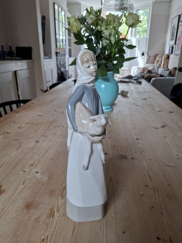 Lladro porcelain figurine - figurine,