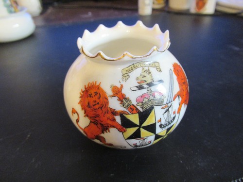 Goss crested china crinkle - wh,
