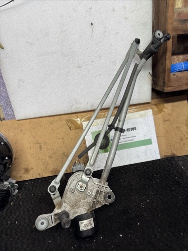 Front windscreen wiper linkage - front,