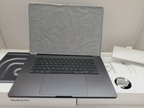 Apple macbook pro inch - pro, inch,m5