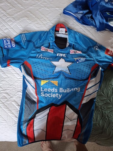 Match worn signed leess - match,