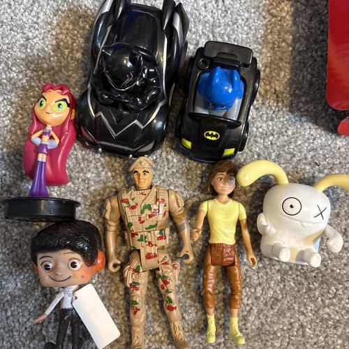 Bundle assorted toy figures - bundle,