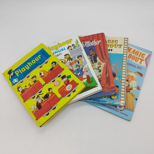Vintage 1960 annuals x5 - vintage,