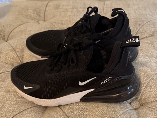Great condition black nike - condition,