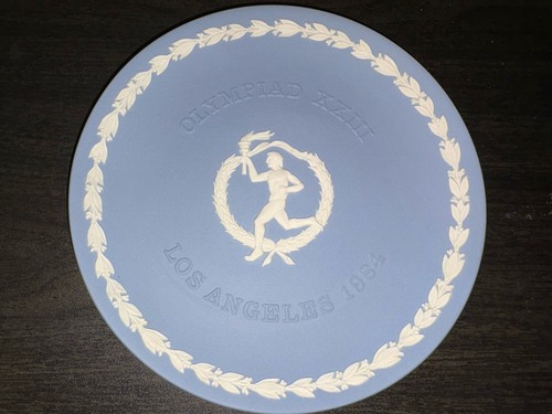 Wedgwood jasperware plate - plate, 1984