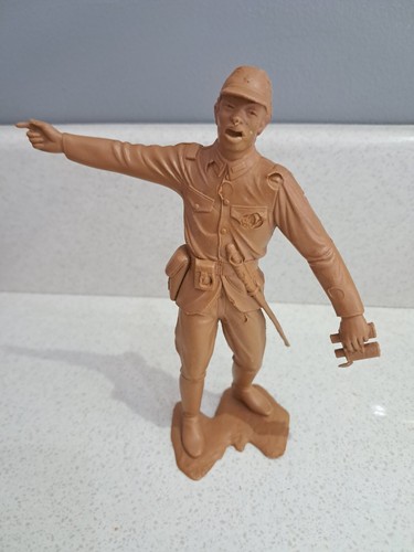 Louis marx toy soldier approx - marx,