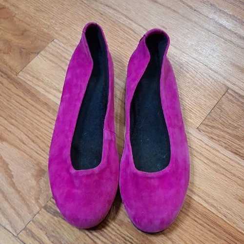 Vibrant fuchsia suede loafers - vibrant,