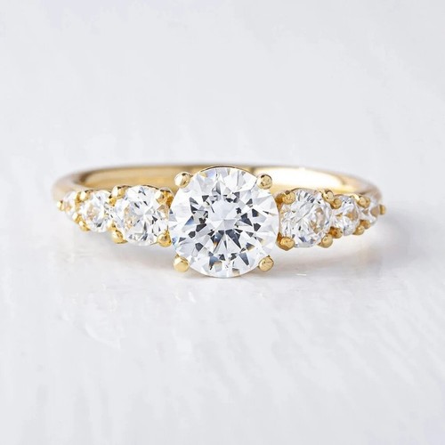 Round diamond solitaire - 2, ct