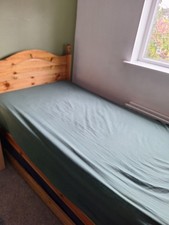 Great condition wooden Trundle single bed