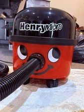 Lindo Aspirador de Pó A Henry