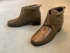 LADIES - PAVERS OLIVE LEATHER  ANKLE BOOT  - SIZE 6 - 39