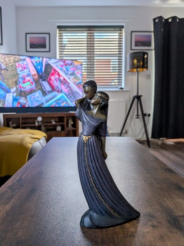 Mahogany princess figurine - mahogany,
