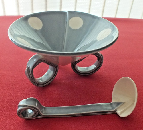 Unusual ceramic sauce dish - sauce,