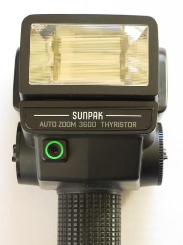 Sunpak auto zoom - zoom, flashgun