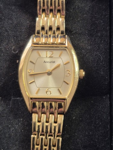 Ladies accurist watch gold