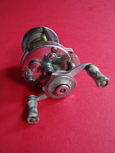 Vintage pflueger akron - a,