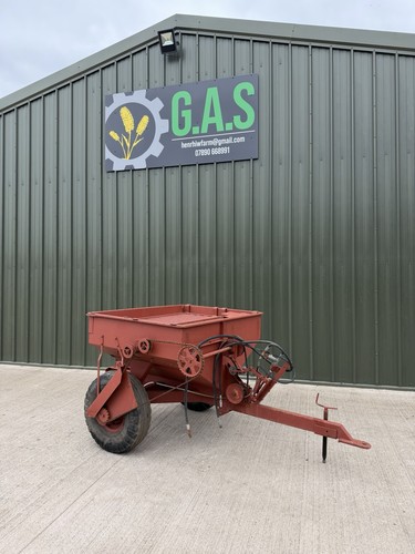 Trailed fertiliser - trailed,