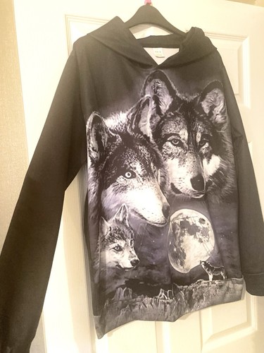 Wolf print hoodie medium - wolf,