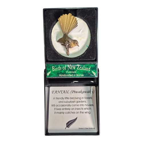 Vintage new zealand bronze - new,