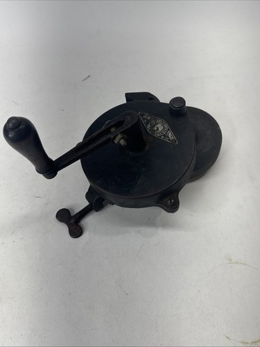 Carborundum hand crank - b-70,