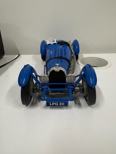 Blue burago bugatti - blue,