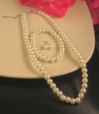 WHITE OR CREAM GLASS PEARL