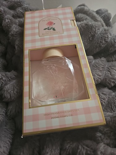 English rose garden fragrance - rose,