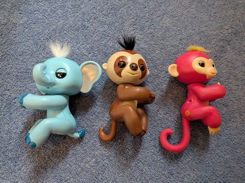 Fingerlings monkeys and - fingerlings,