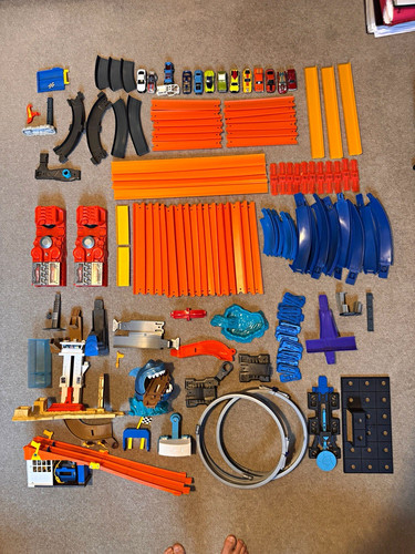 Huge hot wheels track - wheels, 1:64