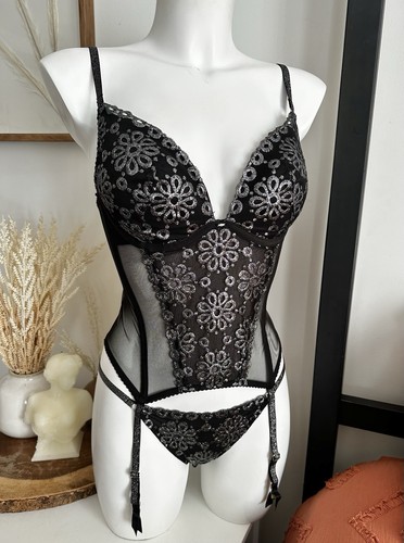 Nwt victoria secret size - victoria’s,