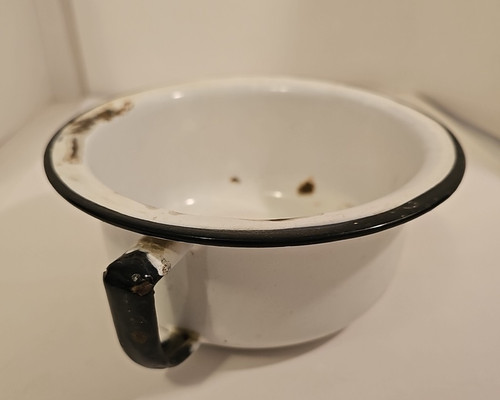 White black enamelware bedpan - white,